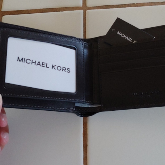NWT Michael Kors Wallet - Picture 3 of 8